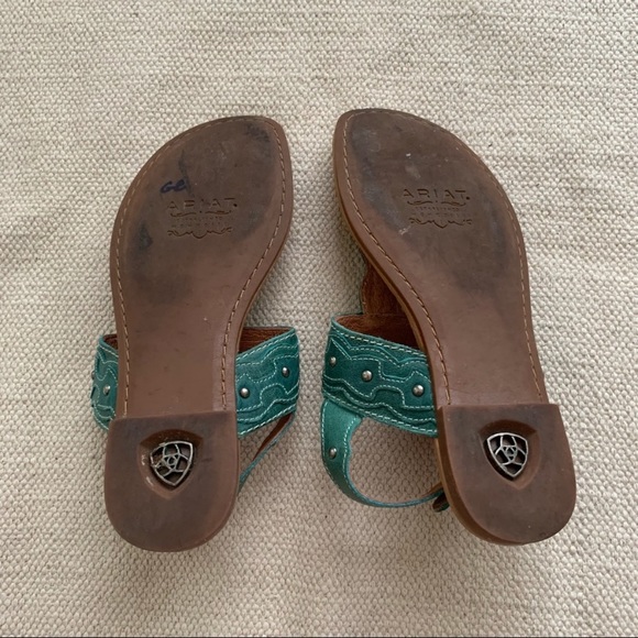 Floral top and Ariat sandals - Picture 3 of 8